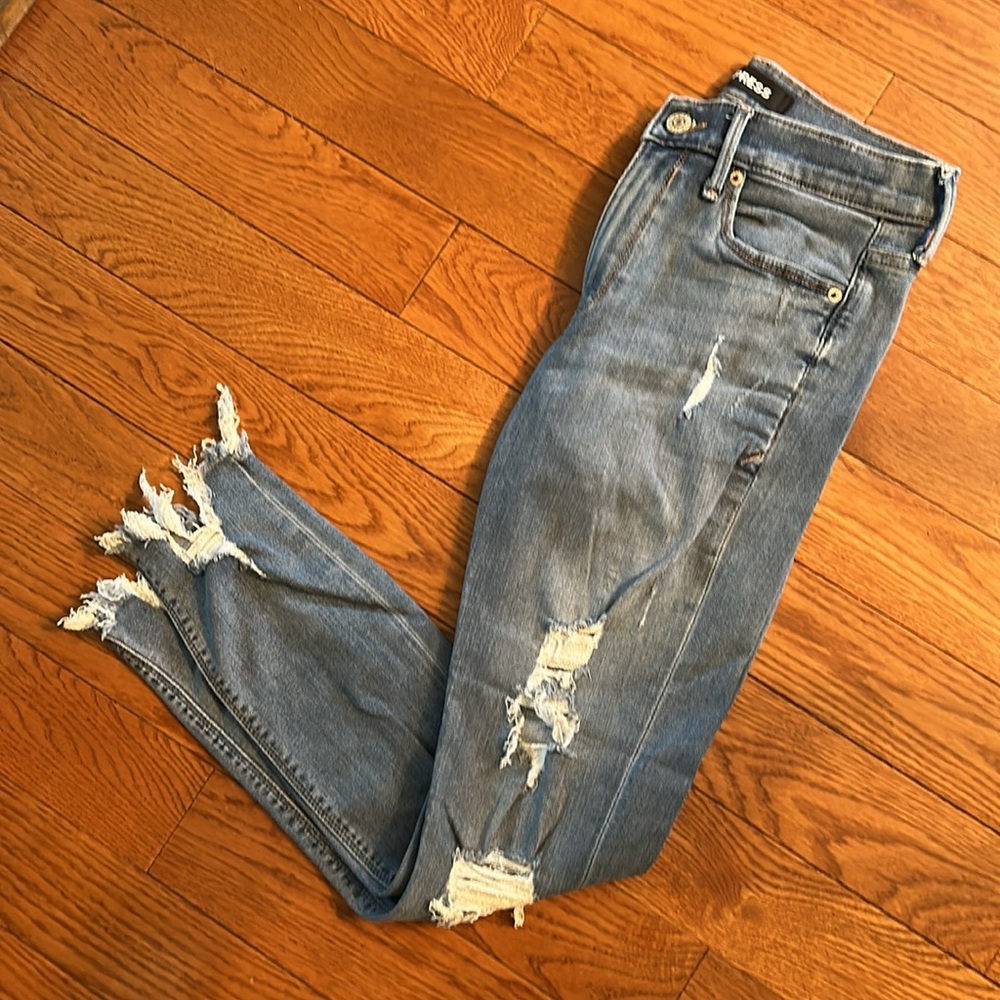 EXPRESS
Distressed Blue Jeans